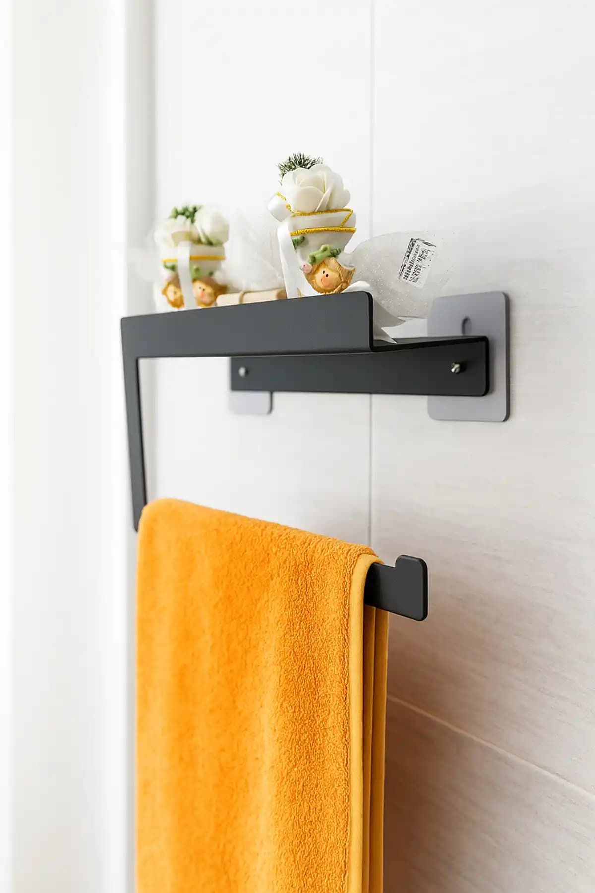 Lamizon Siyah Metal Kağıt Havlu Rafı Modern ve Dayanıklı Tasarım Çözümü