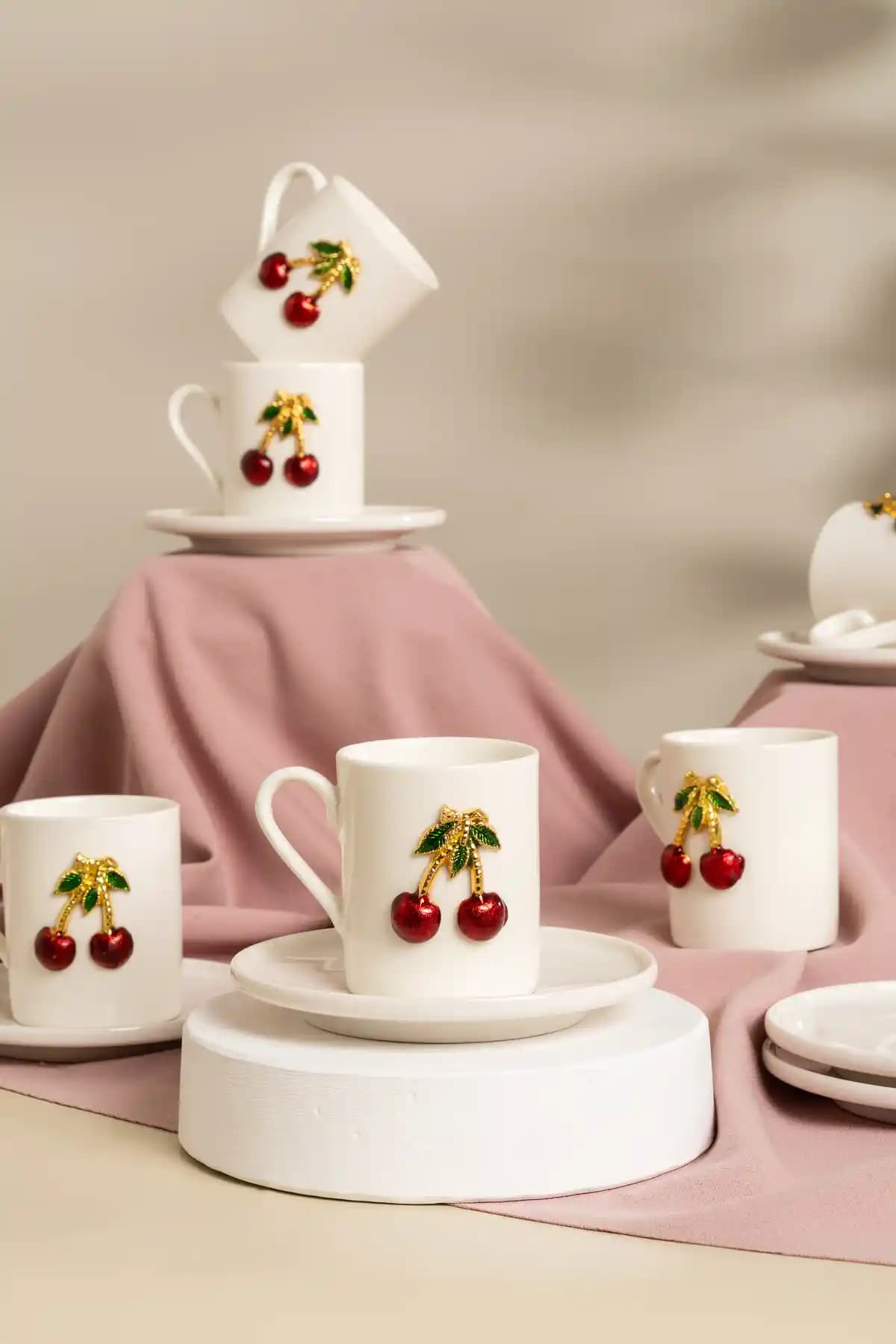 MEST 6 Kişilik Kiraz Model Porselen Kahve Fincan Takımı Modern ve Şık Tasarım