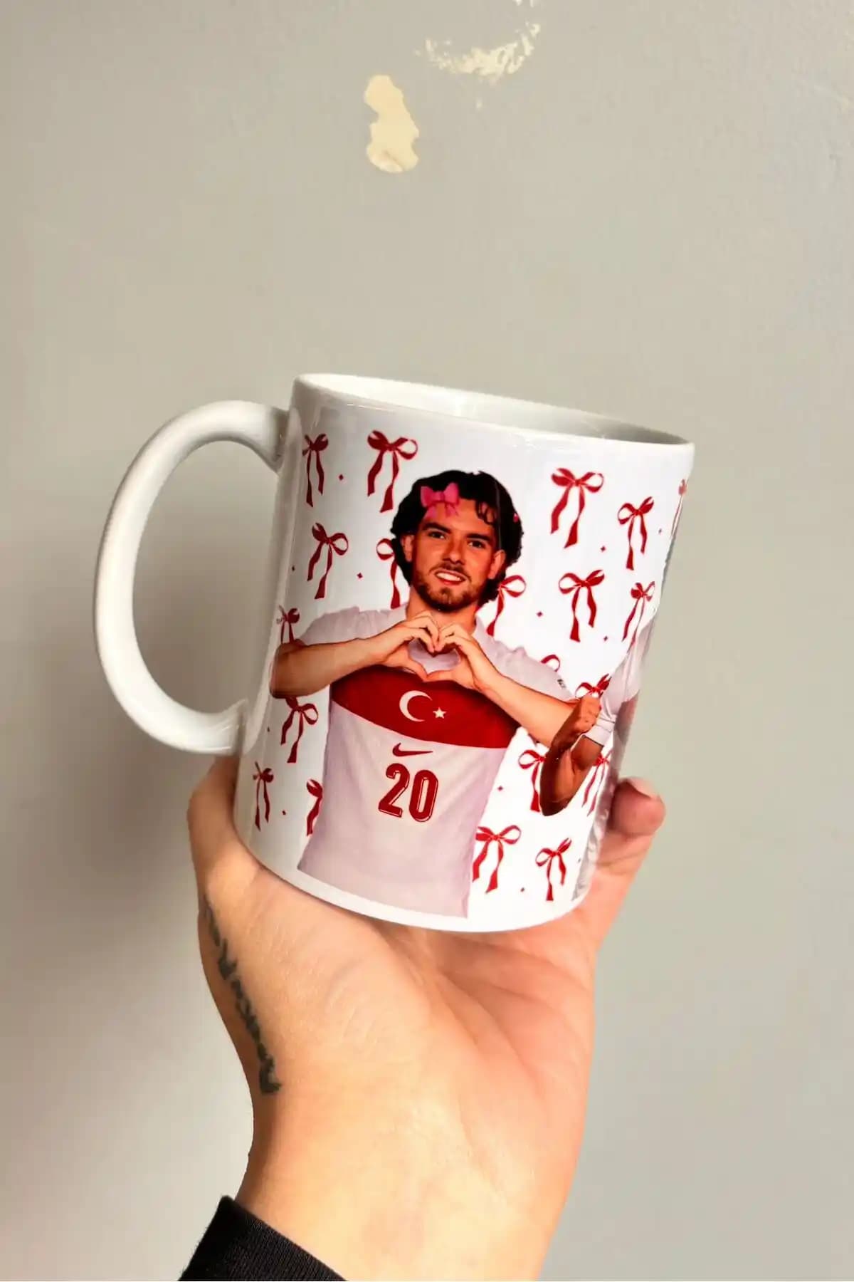 Namgo Ferdi Kadıoğlu Beyaz Porselen Kupa Bardak: Şıklık ve Dayanıklılık Sunan Tasarım