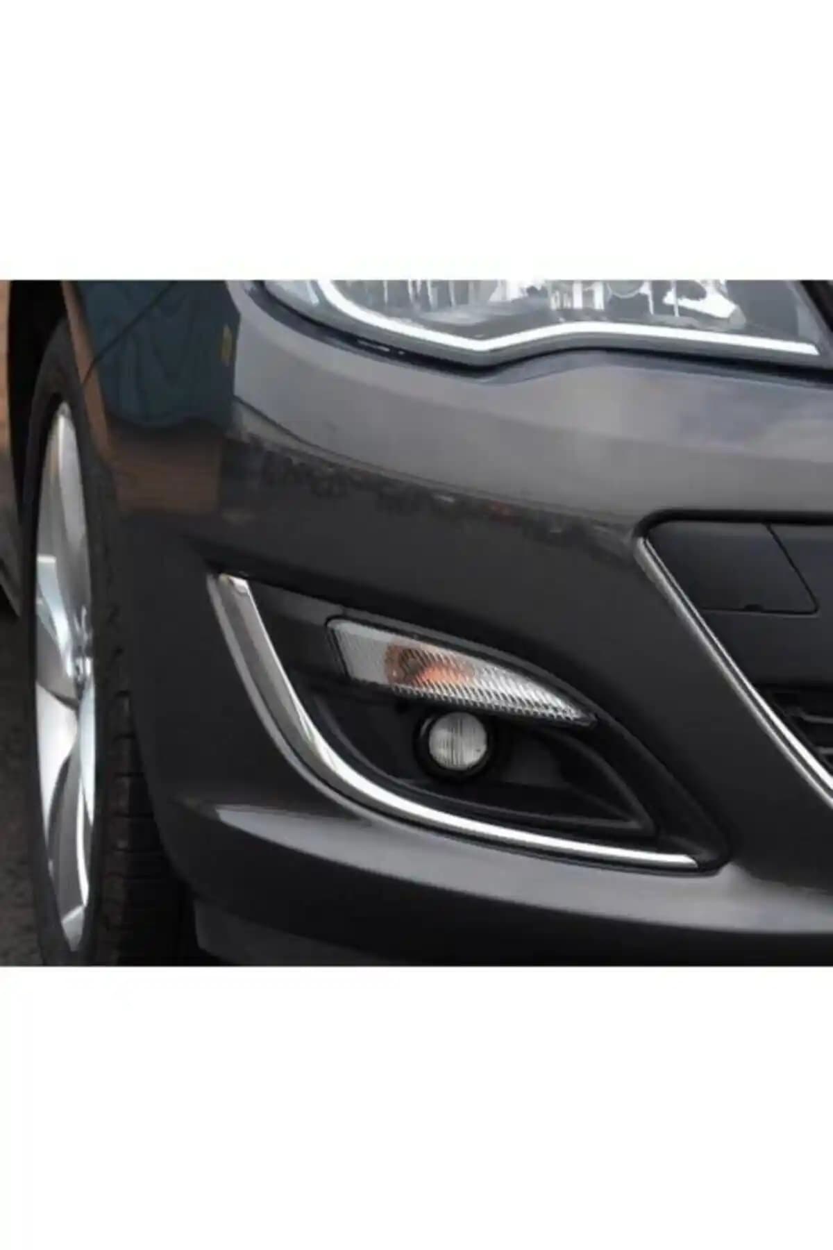 Opel Astra J İçin Krom Sis Farı Çerçevesi: Estetik ve Koruma Sağlayan Aksesuar