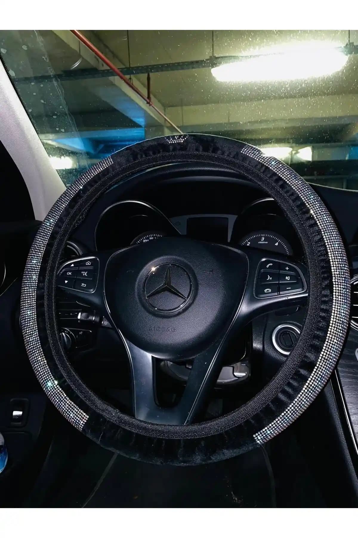 Peugeot ve Diğer Araçlar İçin Yarım Ay ve Janjan Taş Detaylı Direksiyon Kılıfı