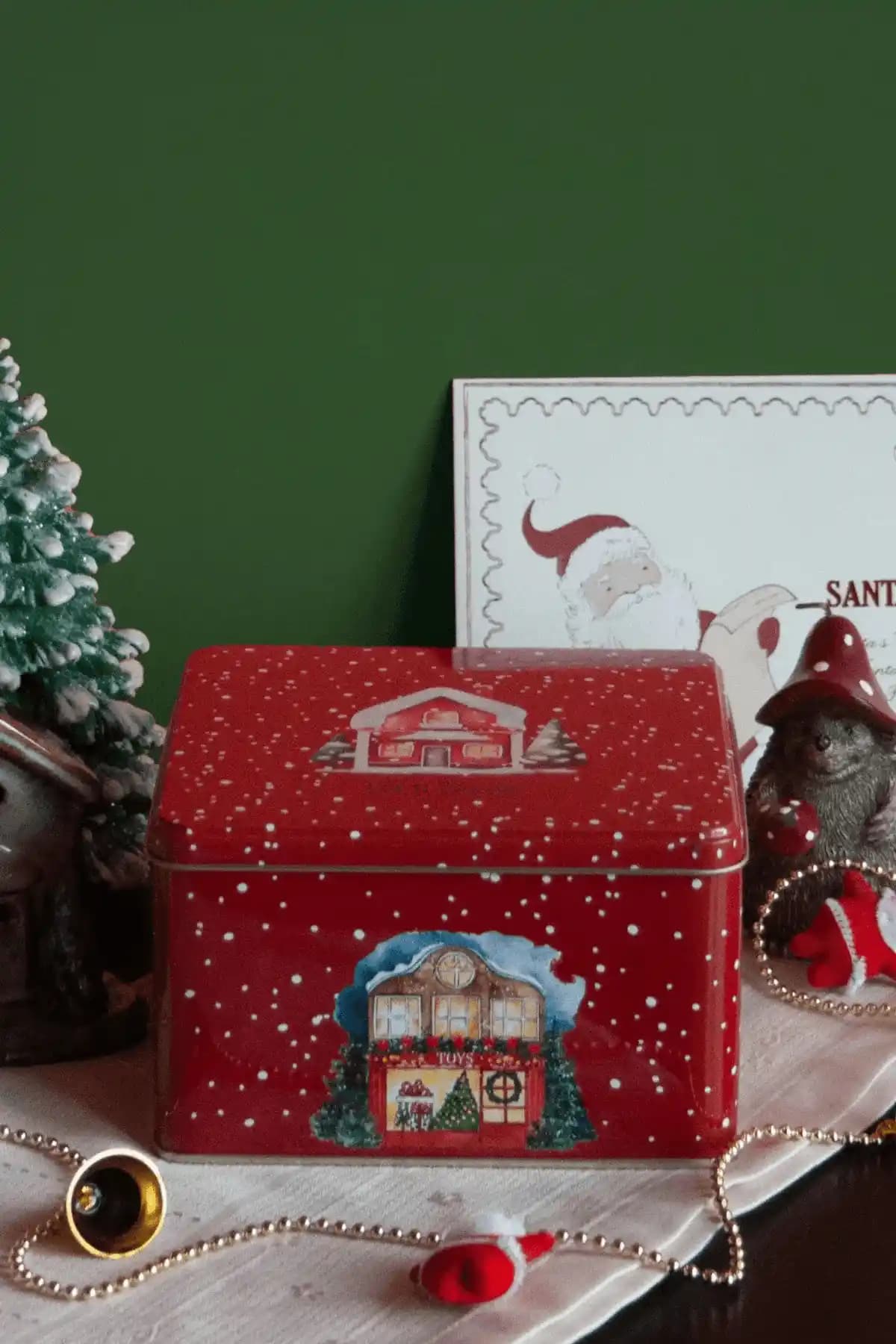 Sarkap Home Kırmızı Metal Yılbaşı Saklama Kutusu Estetik ve Dayanıklı Tasarım