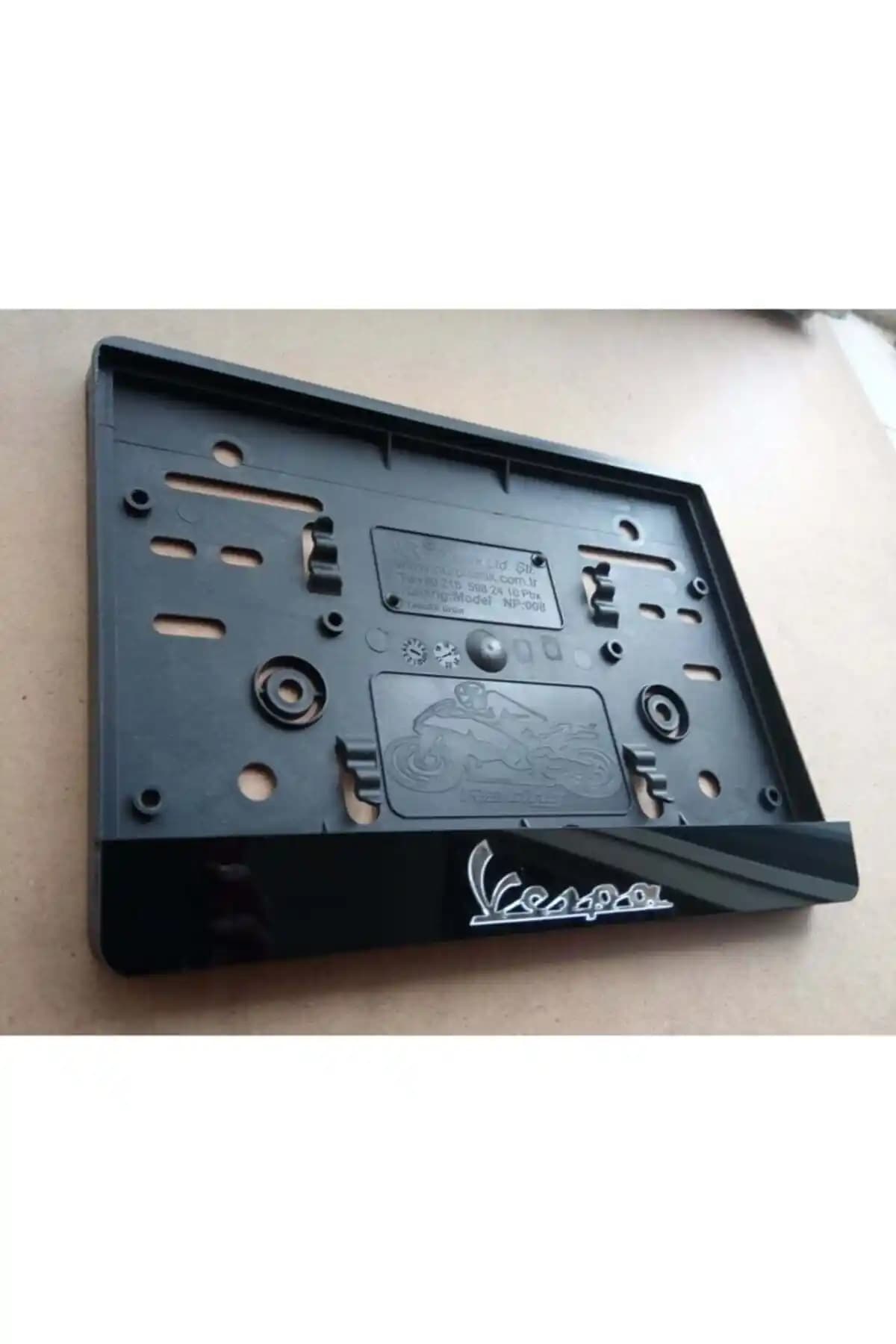 Vespa için Takmatik Pleksi Plakalık: Estetik ve Yasal Uyum Sağlayan Pratik Aksesuar