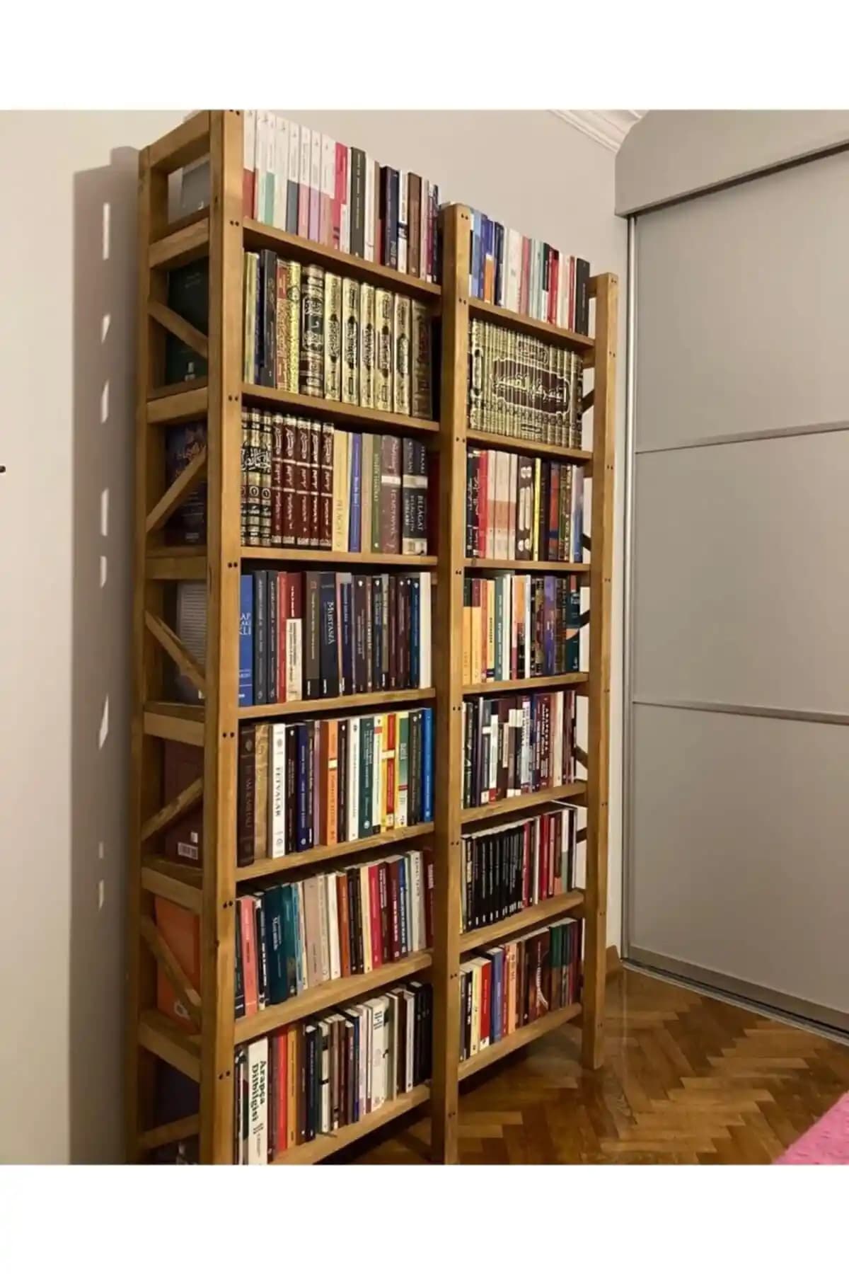 ZEREN AHŞAP Klasik Stil Masif Ahşap Kitaplık Estetik ve Dayanıklılık Sunar