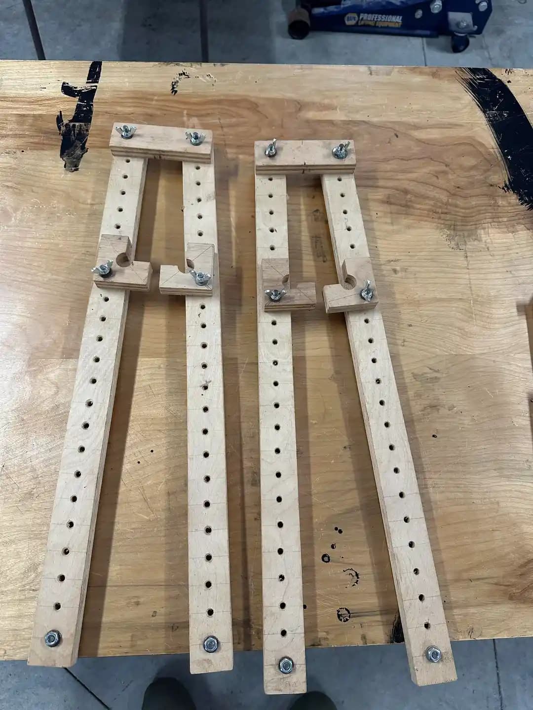 Ahşap Çerçeve Yapımında Çerçeve Kelepçeleri ve Daire Kesme Aparatlarının Rolü