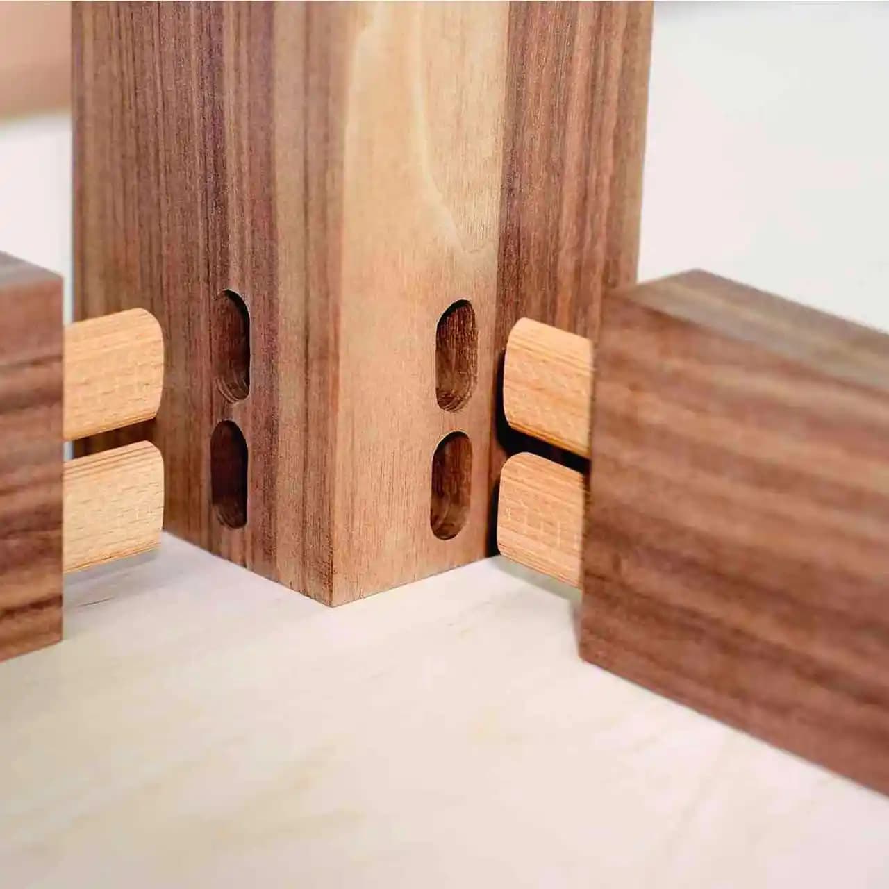 Ahşap İşçiliğinde Çapraz Geçmeli Domino Bağlantılarında Dominaların Doğru Ayarlanması