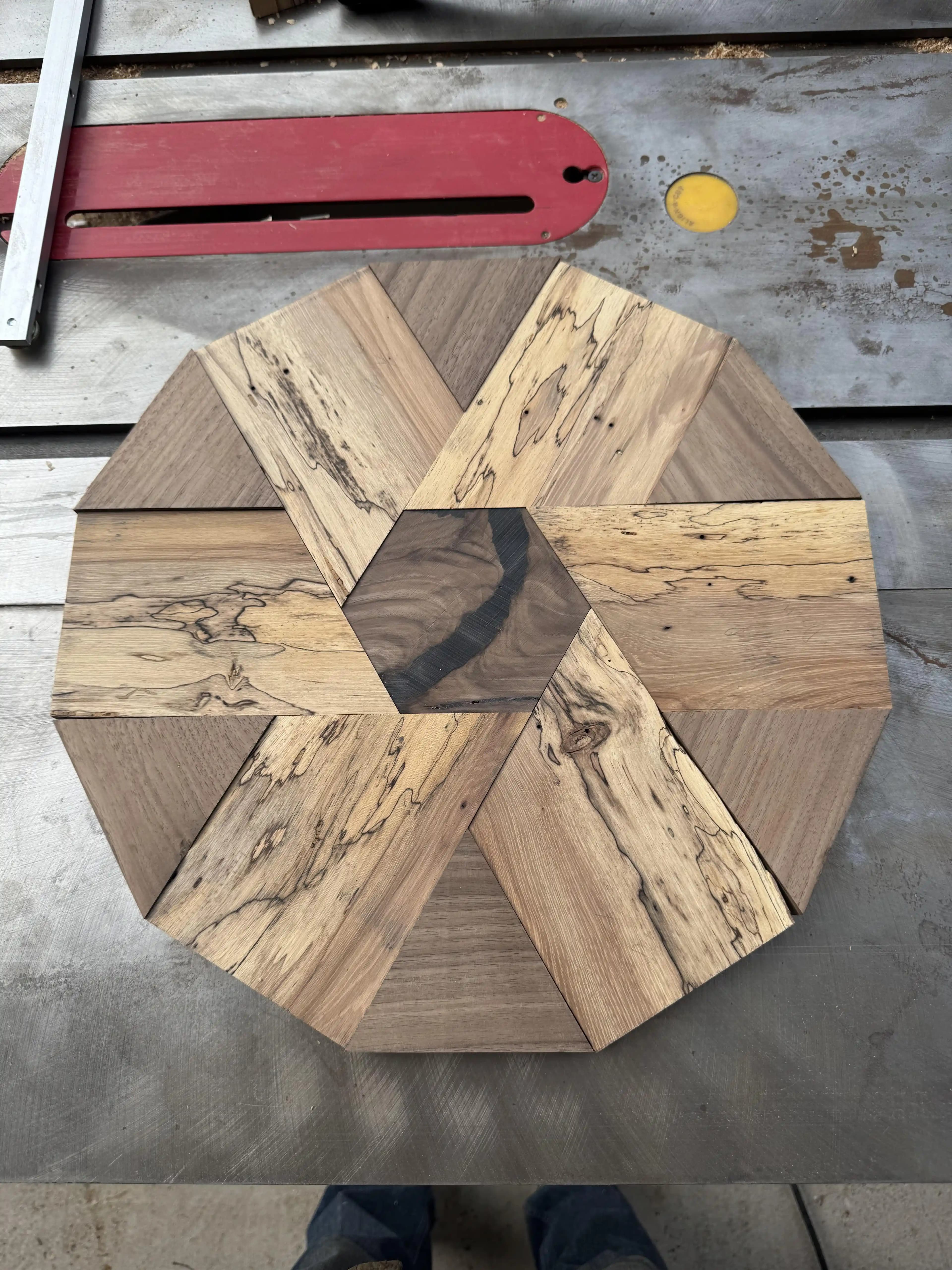 Karmaşık Ahşap Oyun Tahtası Montajında Tutkal ve Sıkıştırma Teknikleri