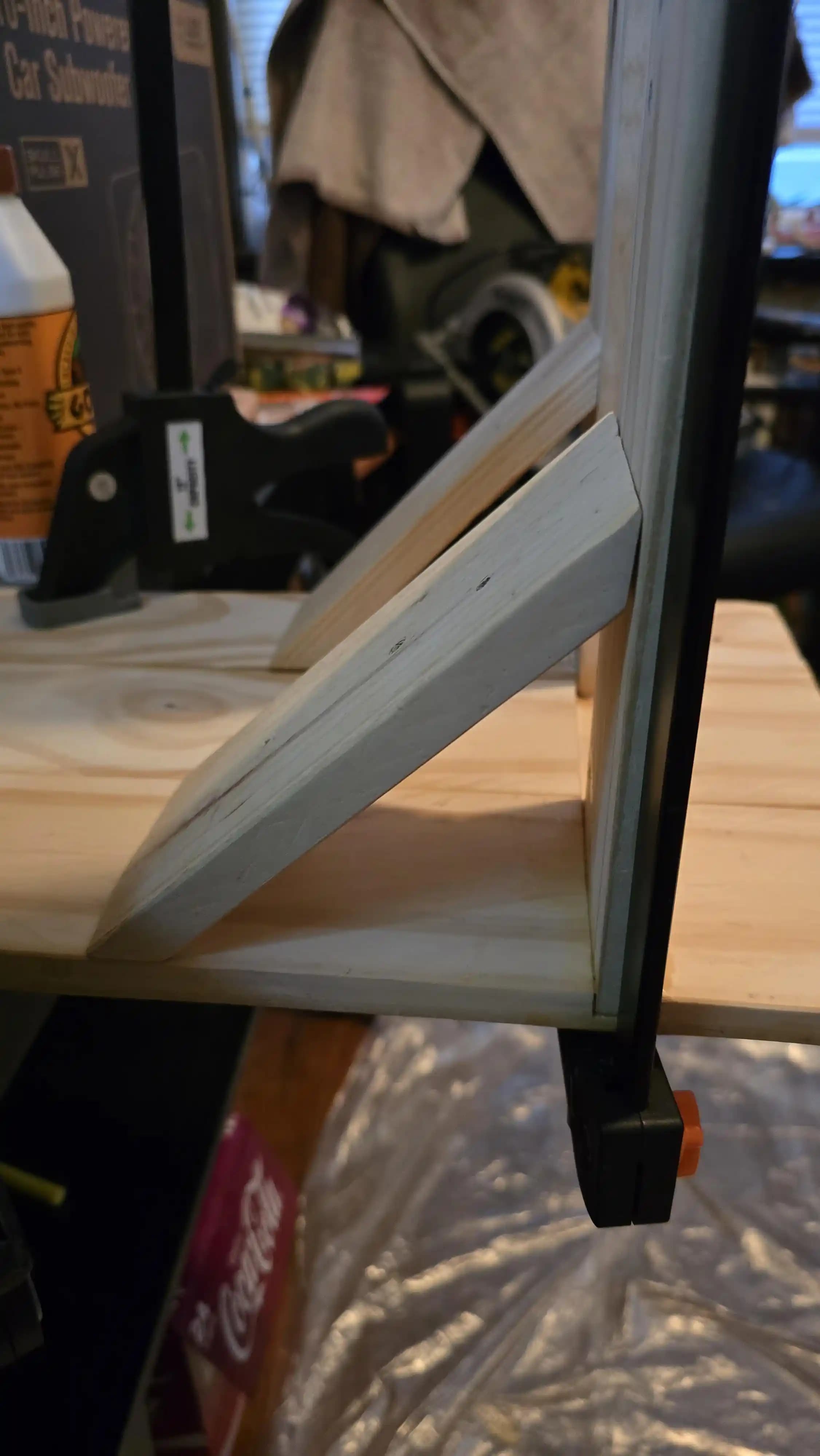 Ahşap İşçiliğinde 45 Derece Açılı Bağlantılar İçin Etkili Sıkıştırma Yöntemleri