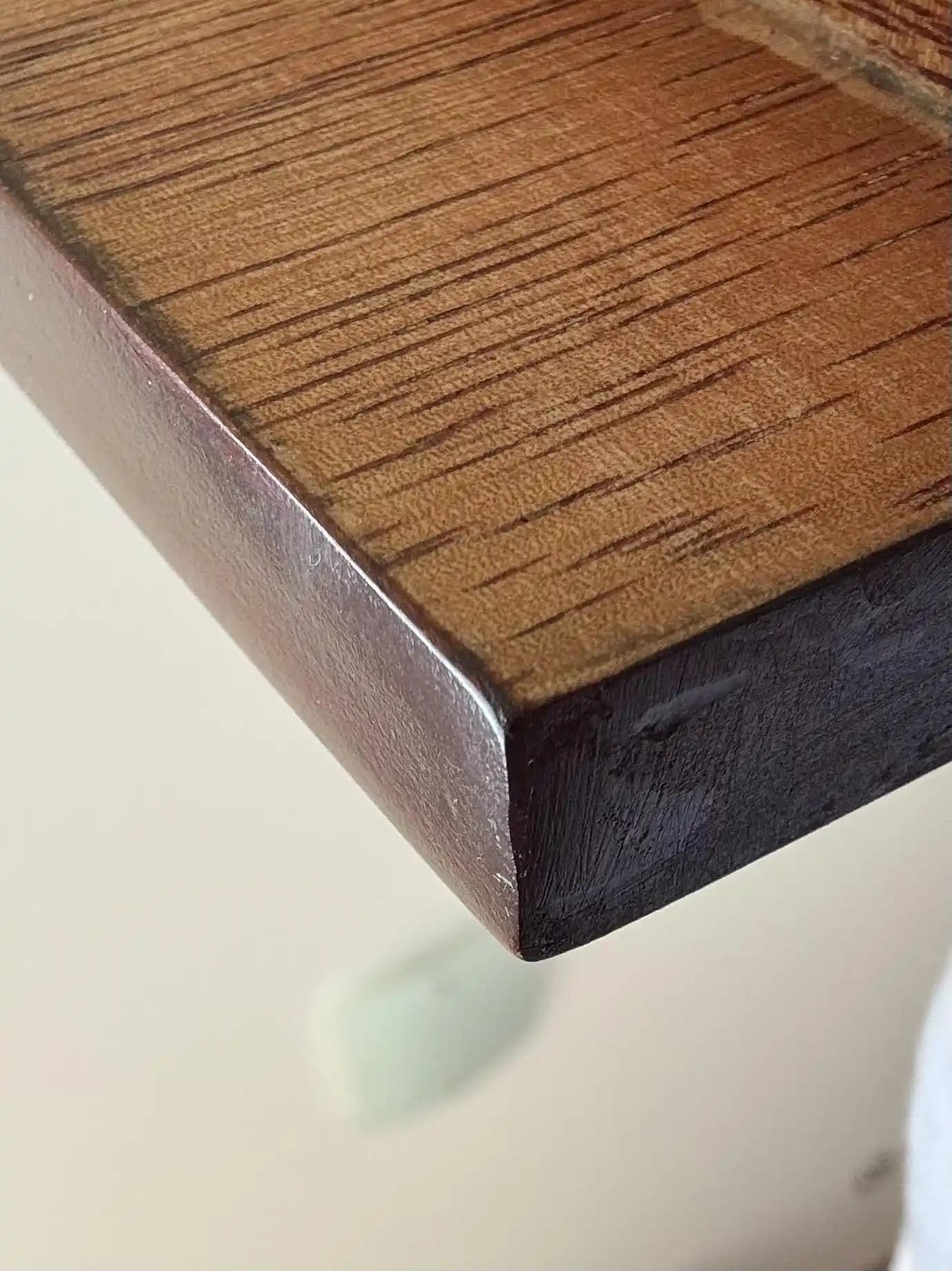 Ahşap Mobilyalarda Laminat ve Masif Ahşap Farkları: Malzeme ve Dayanıklılık Analizi