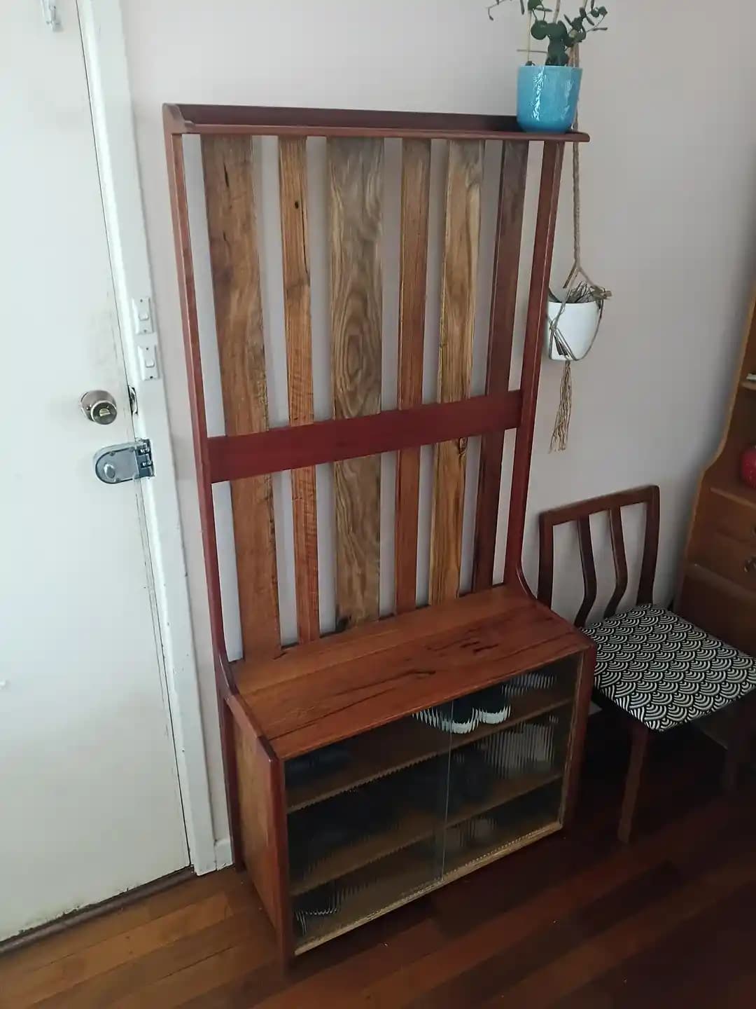 Avustralya Yerel Ahşapları Marri ve Karri ile Tasarlanan Hol Standı Projesi