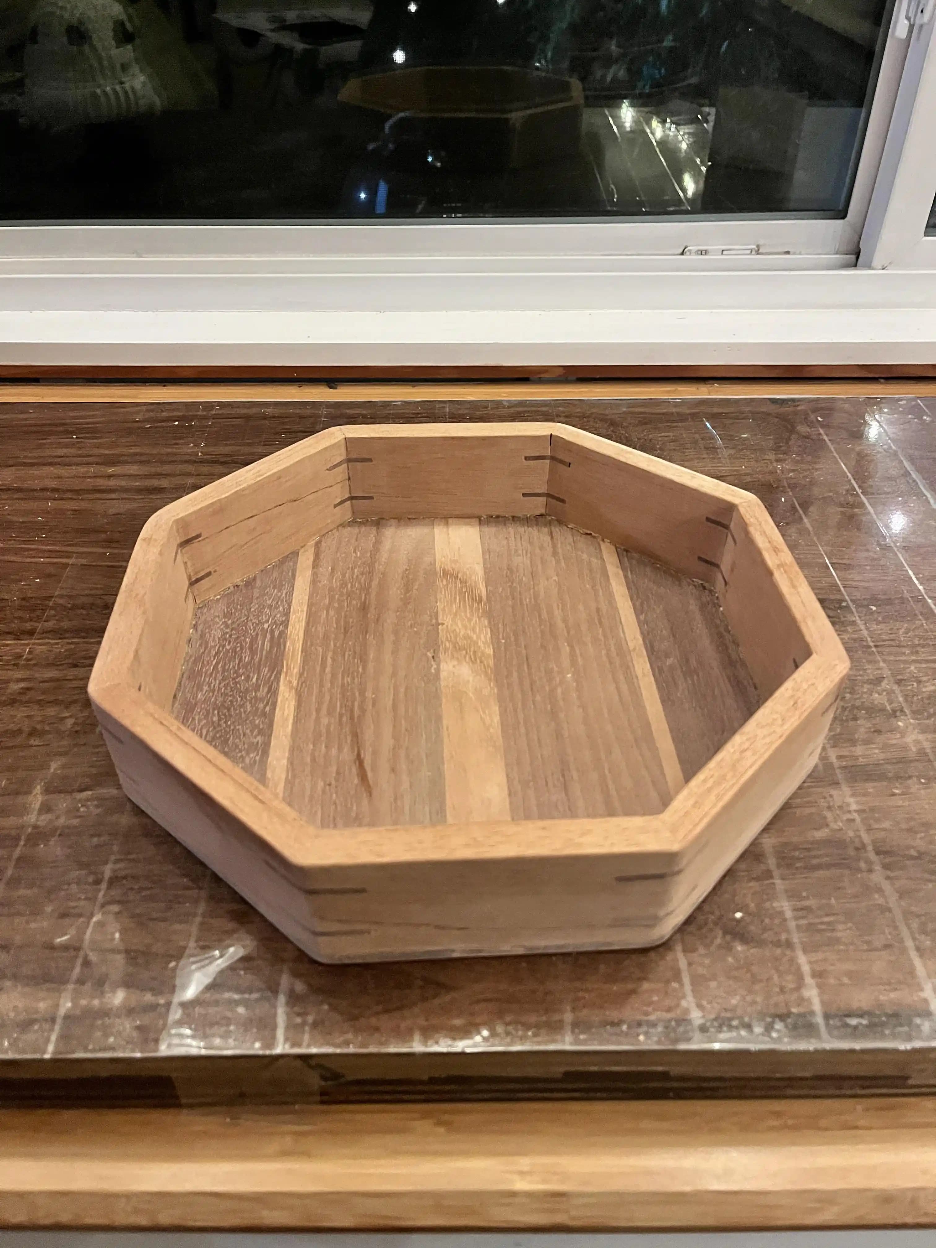 Ceviz ve Kiraz Ahşap Zar Tepsisi İçin Doğru Cilalama ve Koruma Yöntemleri