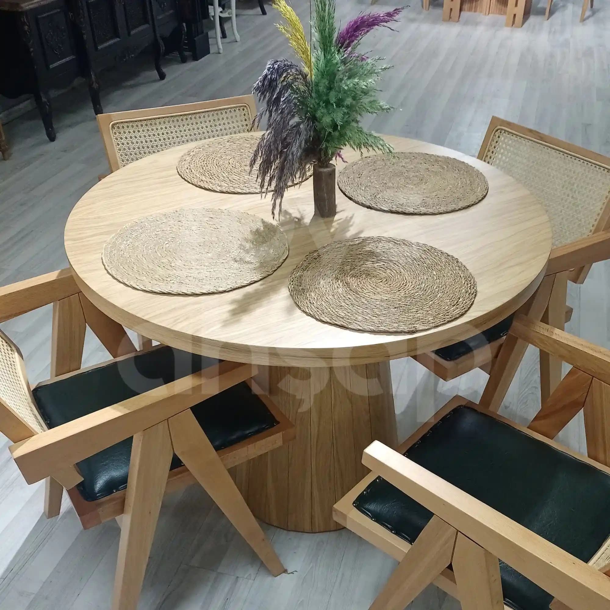 Çeyrek Kesim Kızıl Meşe Yuvarlak Yemek Masası Tasarımı ve Yapım Teknikleri