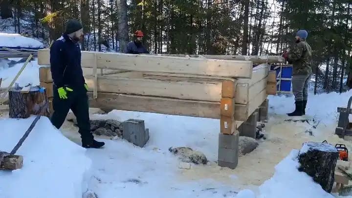 Geleneksel Finlandiya Kütük Ev İnşasında Kütüklerin Doğru Yerleştirilmesi ve Yapı Teknikleri