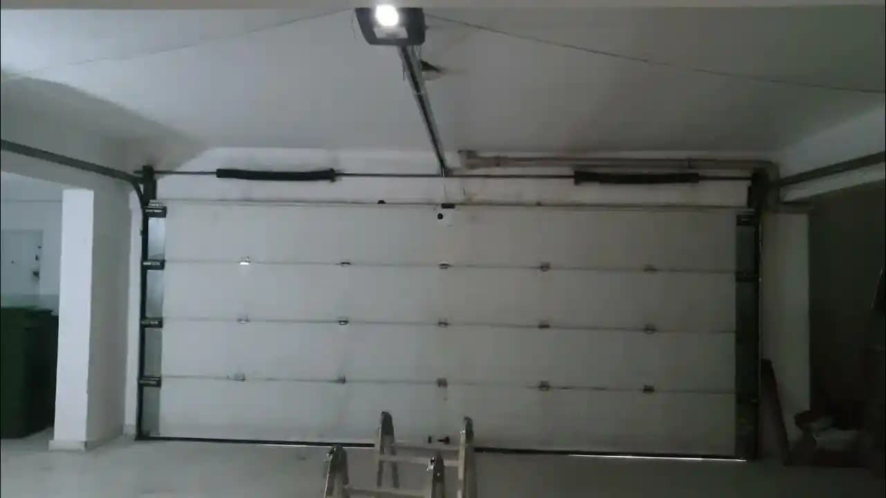 Houston'da Güvenilir ve Aynı Gün Garaj Kapısı Tamiri İçin Rehber