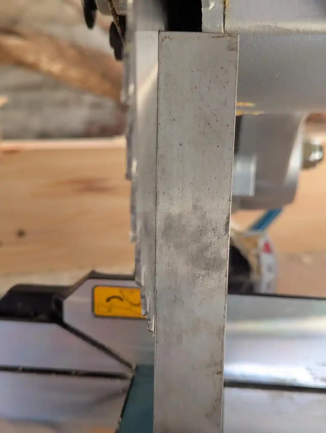 Mitre Testere Bıçağının Bir Tarafının Kare Olmaması: Nedenler ve Çözüm Yöntemleri