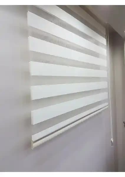 Brillant Stor Zebra Perde Ekru MZ508 ve Givayo Stor Geniş Pliseli Zebra Perde Karşılaştırması