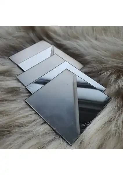 Pleksi Aynalar Karşılaştırması: Papyon Designs ve Tera Reklam Ürünlerinin Özellikleri