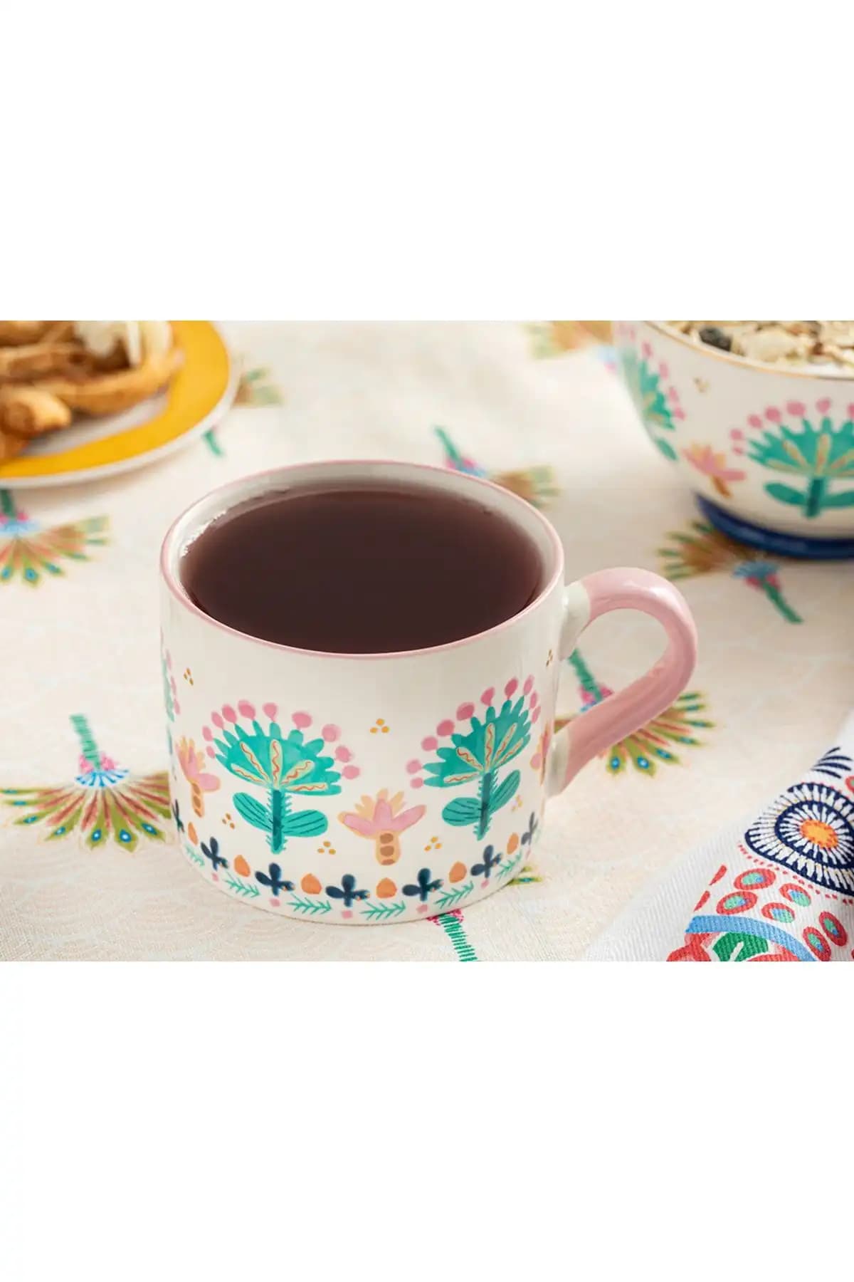 Evde Kullanım İçin Estetik ve Dayanıklı Bone China Çiçek Motifli Kupa