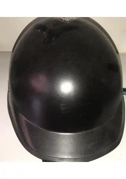 Yerli Üretim Jokey Kaskı Camsız Model Güvenlik ve Konforu Bir Arada Sunar