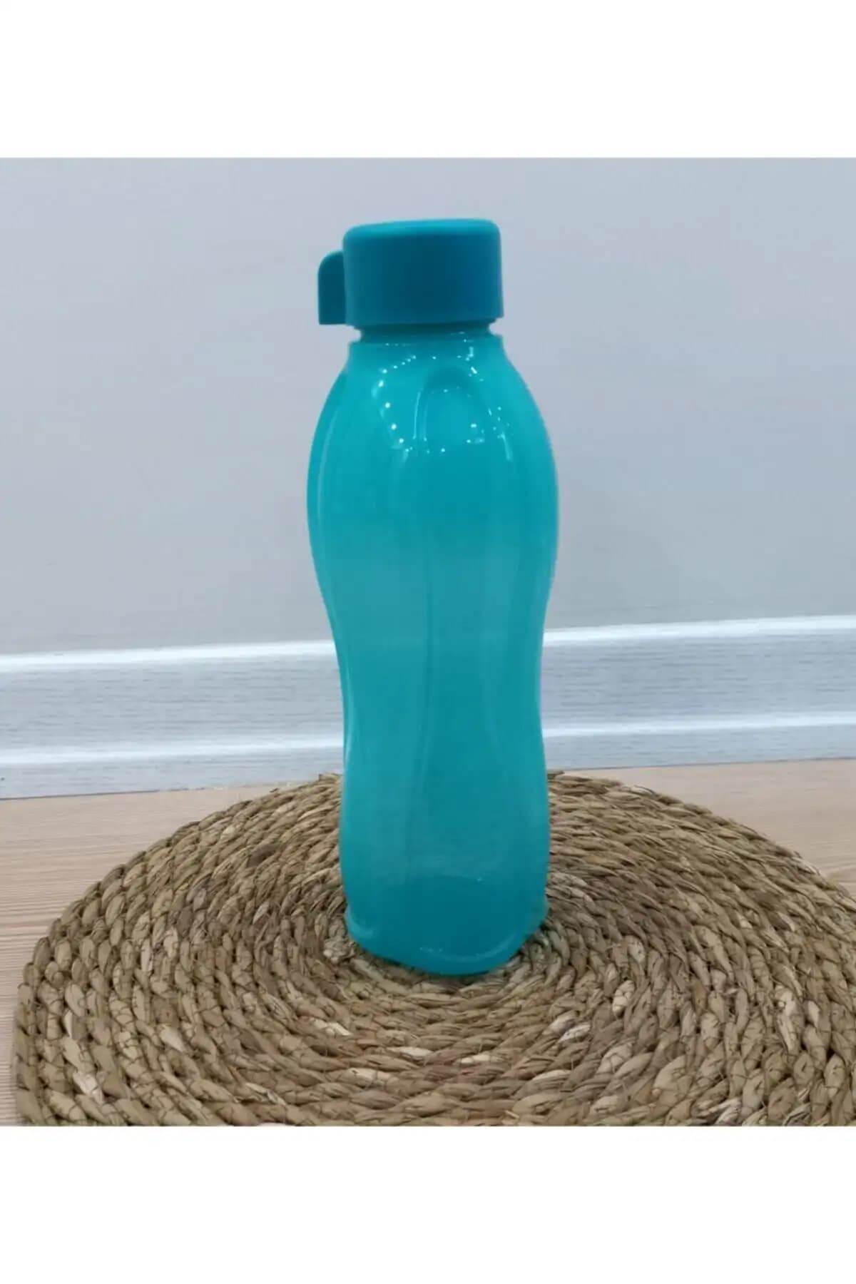 1 Litre Su Şişeleriyle Sürdürülebilir ve Yaratıcı Dekorasyon Çözümleri