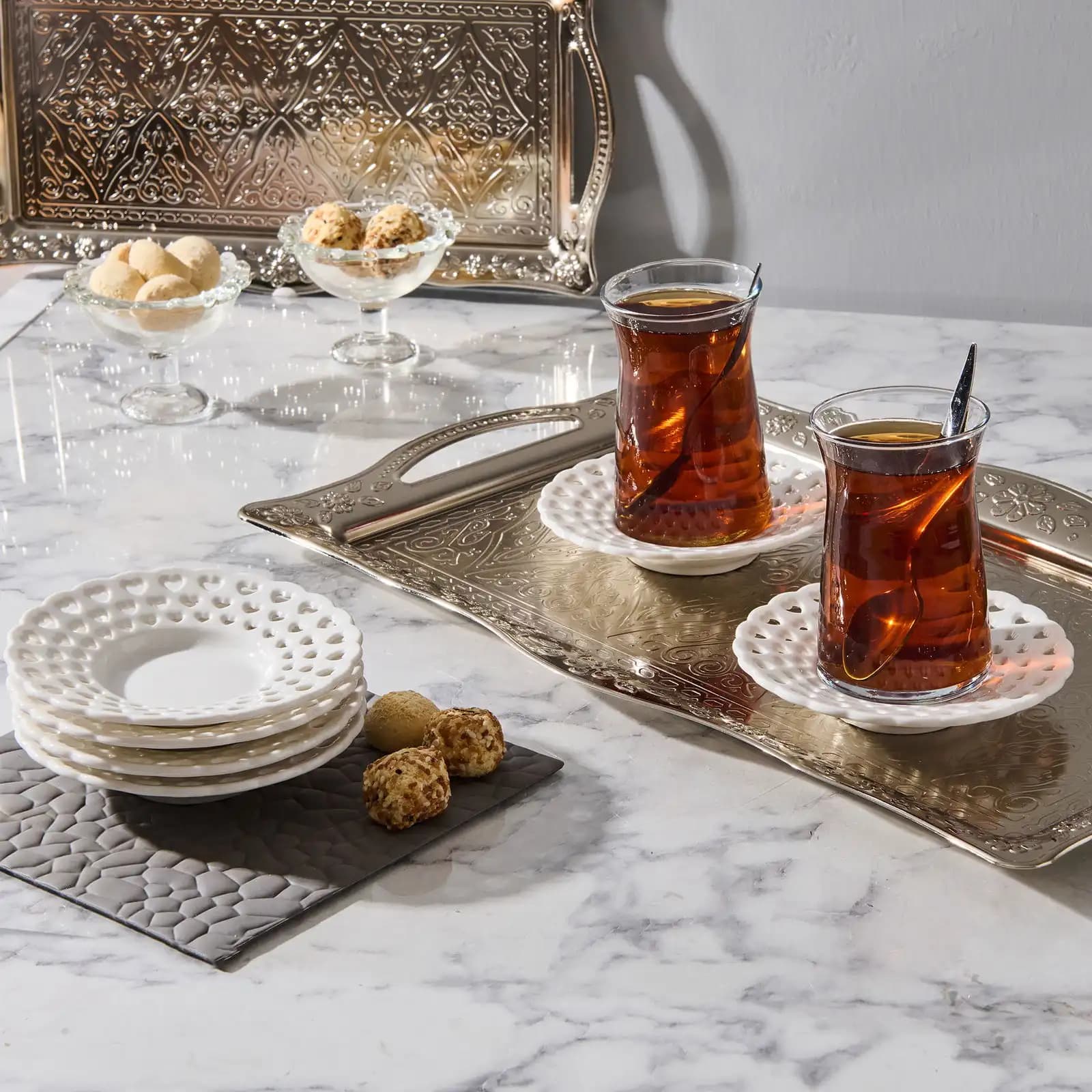 6'lı Porselen Çay Tabağı Setleri ile Dekorasyonda Zarafet ve Fonksiyonellik