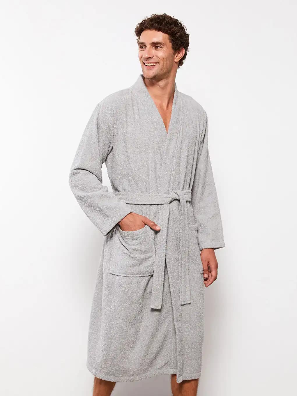 6XL Erkek Bornozları: Konfor ve Dekorasyonun Modern Buluşması