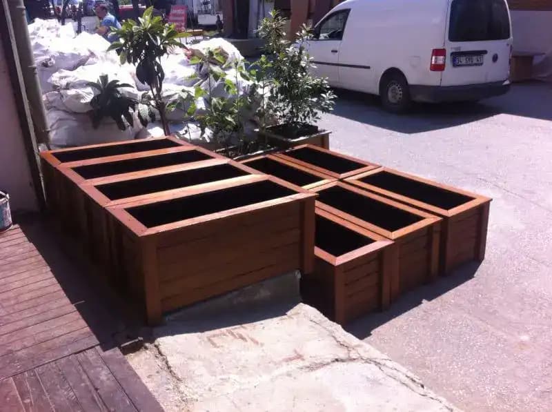 Ahşap Saksı Modelleriyle Dekorasyonunuzu Doğal ve Şık Hale Getirin