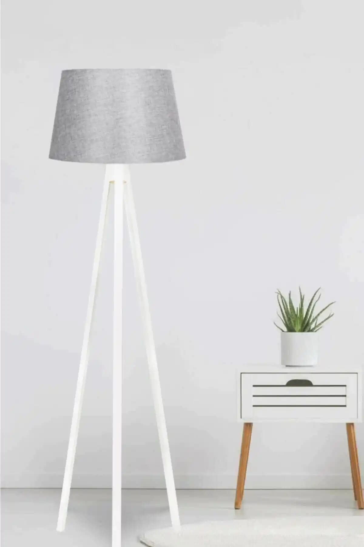 Ayaklı Lambalar ile Dekorasyonunuza Şıklık Katın ve Mekanlara Fonksiyonellik Ekleyin