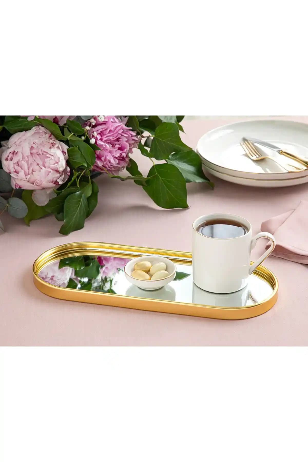 Aynalı Tepsi ile Dekorasyonda Şıklık ve Fonksiyonelliğin Modern Kullanımı