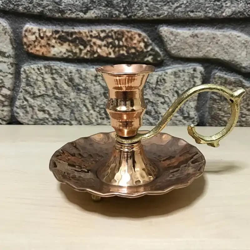 Bakır Mumluklar ile Dekorasyonda Zarafet ve Sıcaklık Yaratma Rehberi