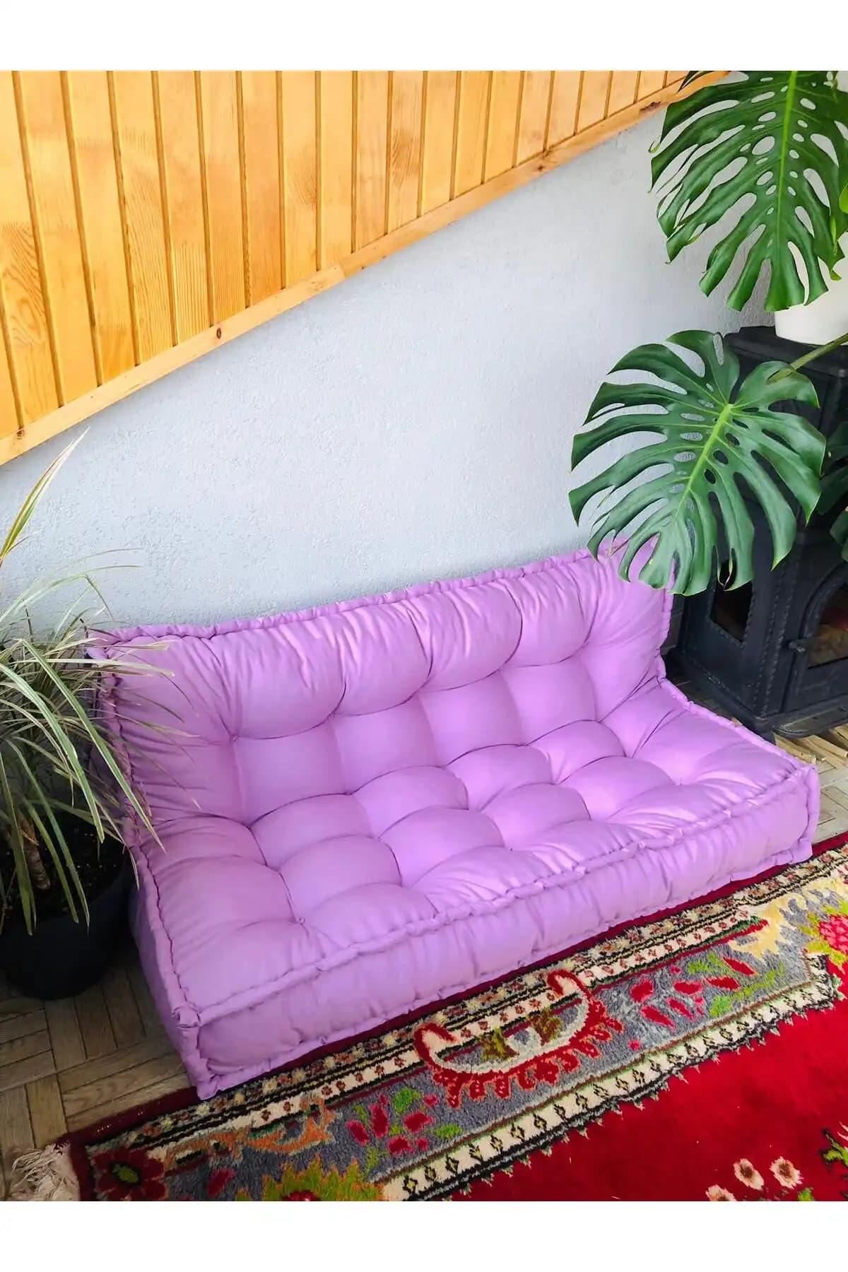 Balkon Dekorasyonunda Yer Minderleri ile Şık ve Konforlu Alanlar Yaratın