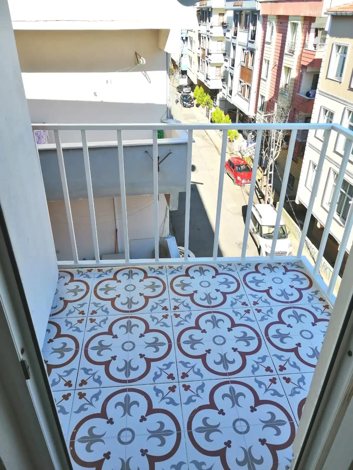 Balkon Seramikleriyle Dayanıklı ve Estetik Dış Mekânlar Yaratma Rehberi