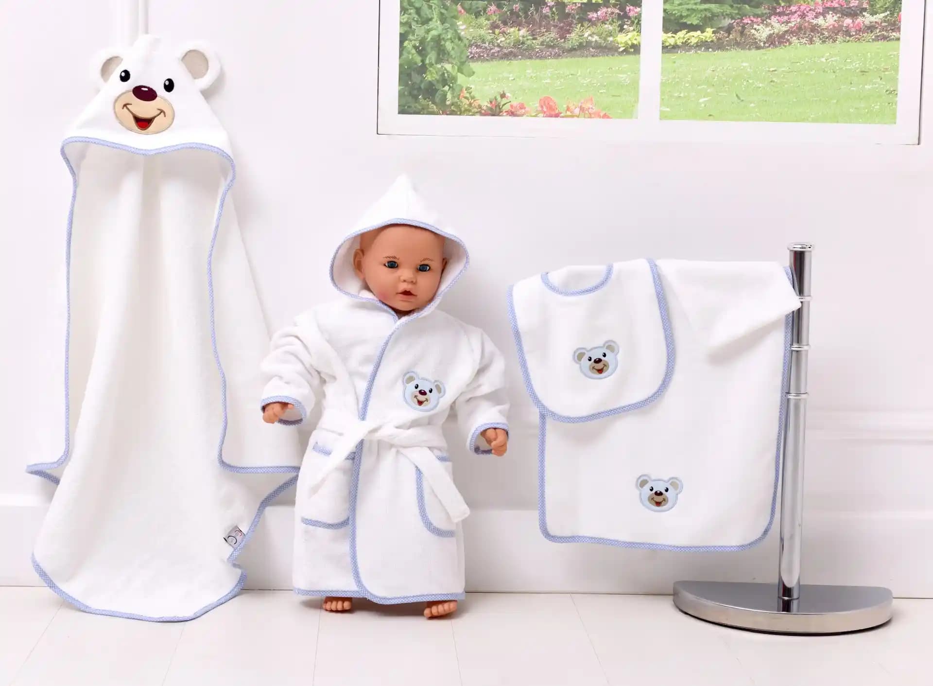 Bebek Odası Dekorasyonunda Şık ve İşlevsel Bebek Bornozları Seçimi Rehberi