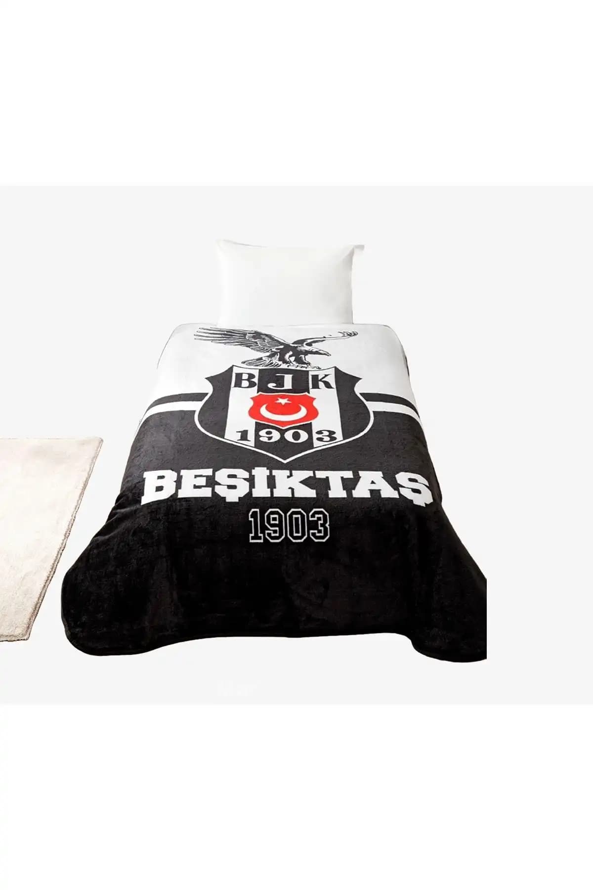 Beşiktaş Temalı Battaniyeler ile Ev Dekorasyonunuzu Şık ve Sportif Bir Şekilde Yenileyin