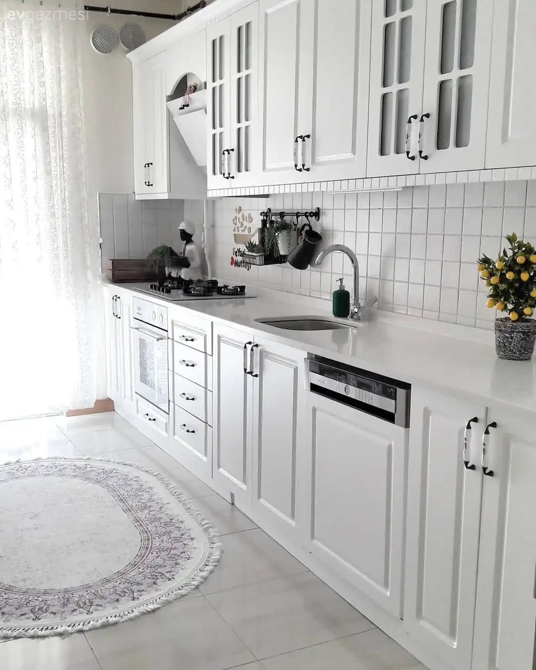 Beyaz Mutfak Modelleriyle Şık ve Fonksiyonel Dekorasyon İpuçları