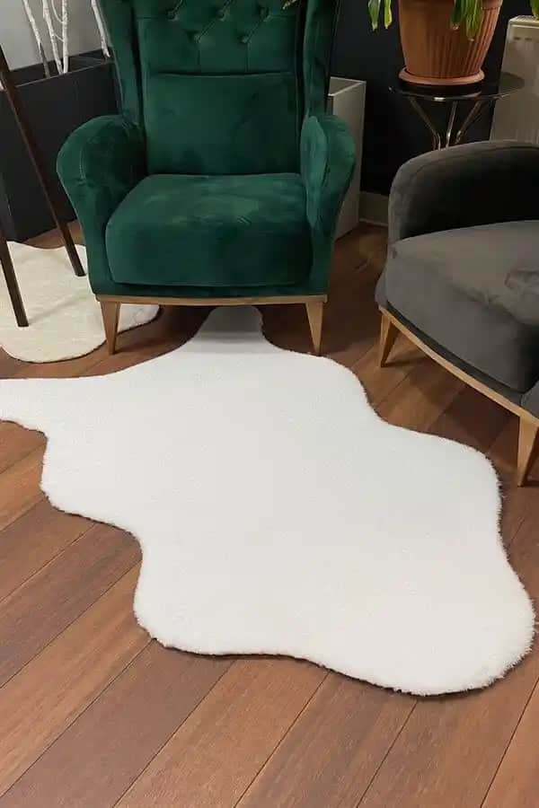 Beyaz Peluş Halı ile Evinize Şıklık ve Konfor Katmanın Yolları