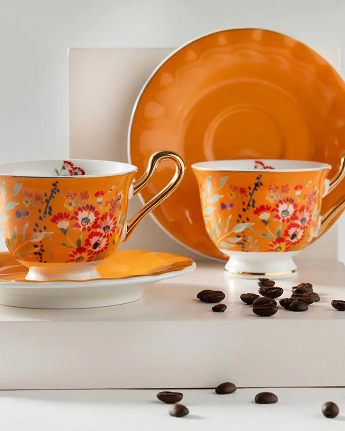 Bone China Fincan Takımı ile Ev Dekorasyonunuza Şıklık Katın ve Zarif Bir Atmosfer Yaratın