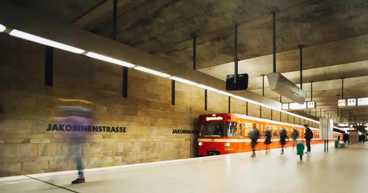 Bronz Sehpa Dekorasyonunda Zarafet ve Dayanıklılık Sağlayan Şık ve Dayanıklı Seçenekler