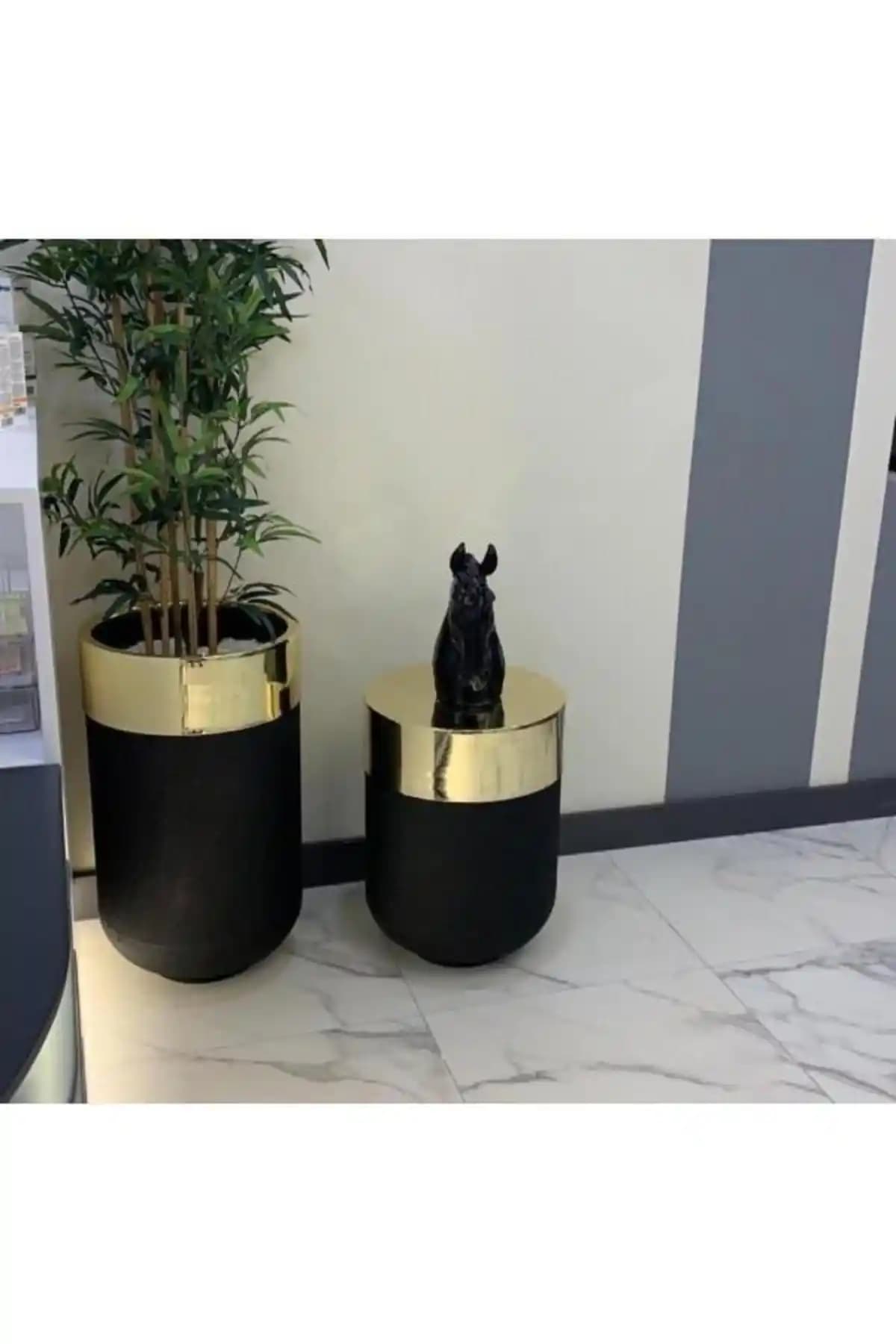 Büyük Altın Saksılar ile Dekorasyonda Şıklık ve Zarafetin Yaratıcı Kullanımı