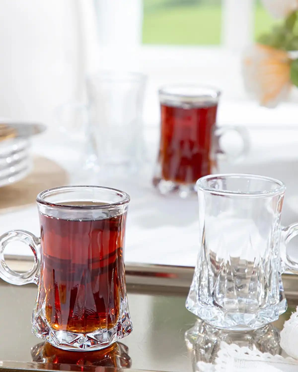 Büyük Çay Bardağı ile Dekorasyonda Şıklık ve İşlevsellik Nasıl Sağlanır