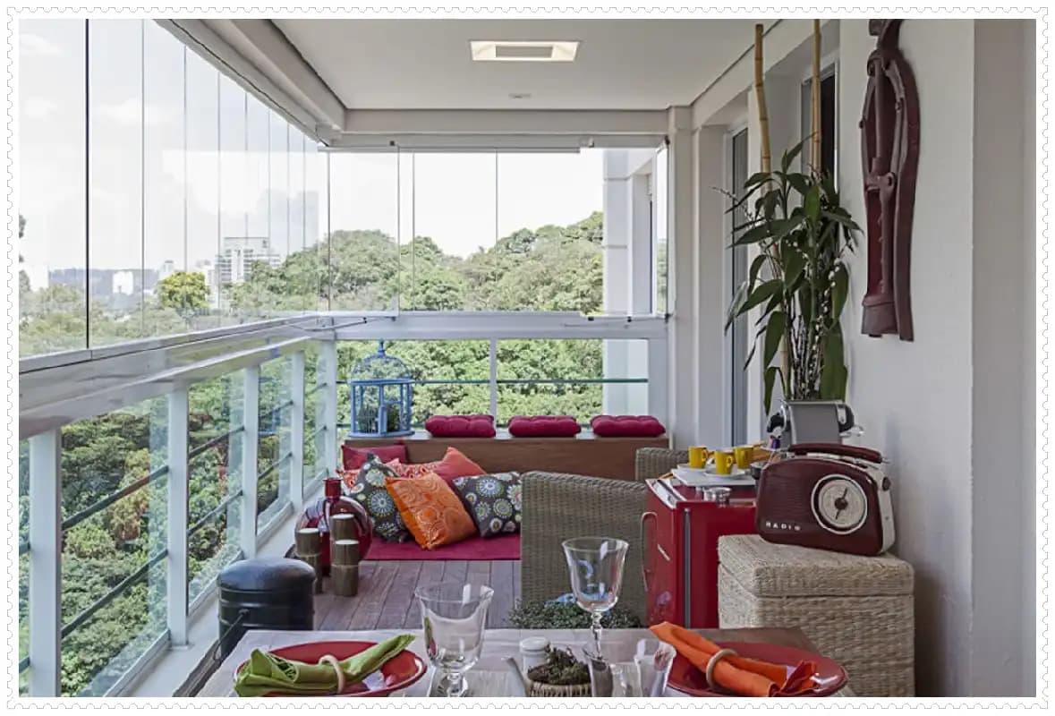 Cam Balkon Dekorasyonu: Modern ve Şık Bir Yaşam Alanı Yaratmanın En İyi Yolları