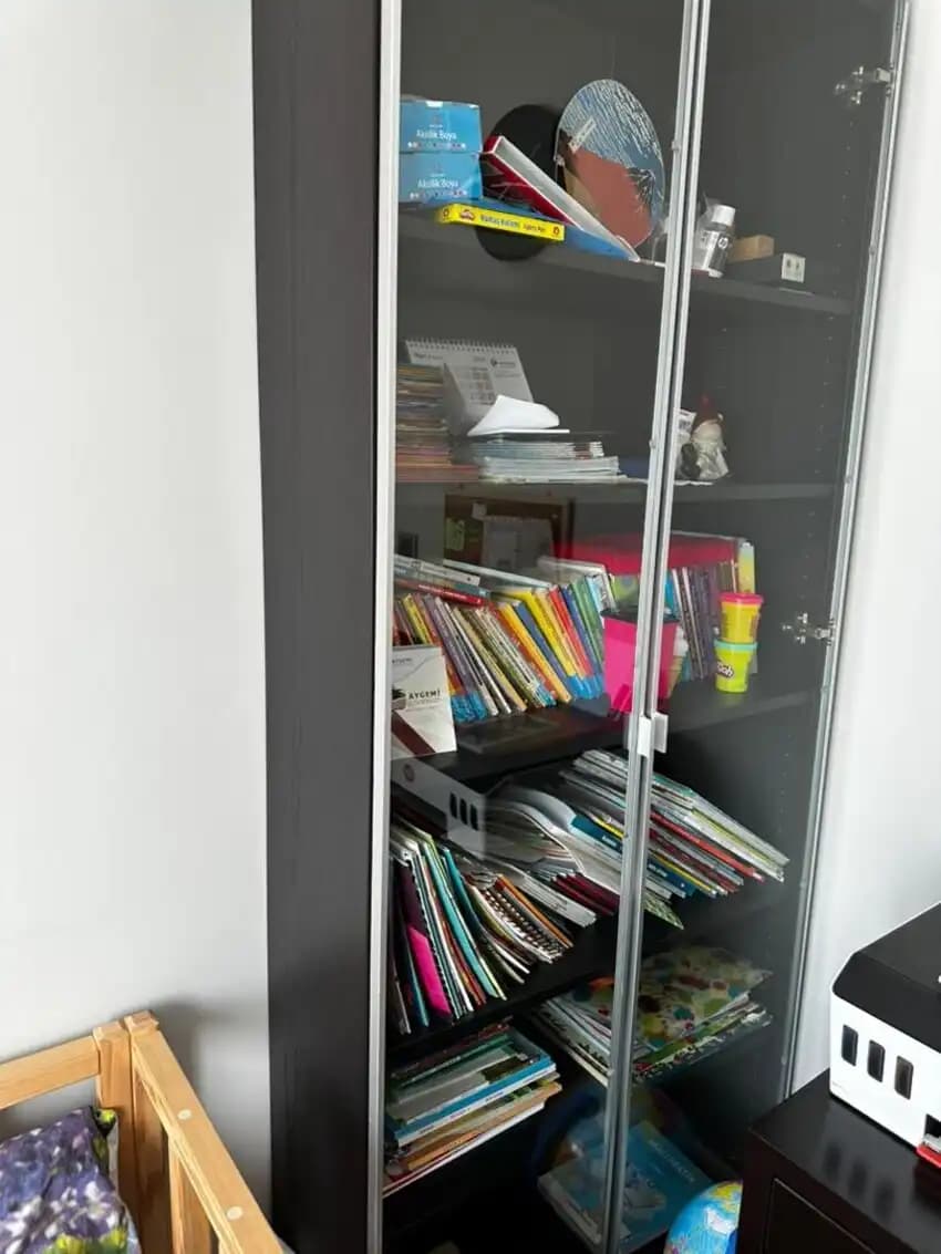 Camlı Kütüphane Tasarımlarıyla Mekânlarınızı Modern ve Şık Hale Getirin