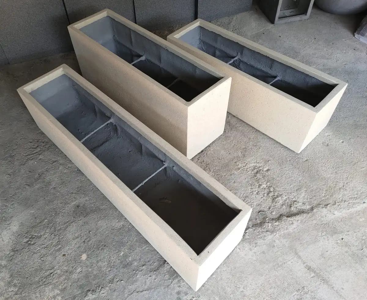 Dar Uzun Saksı Modelleriyle Mekanlarınızı Şık ve Fonksiyonel Hale Getirin