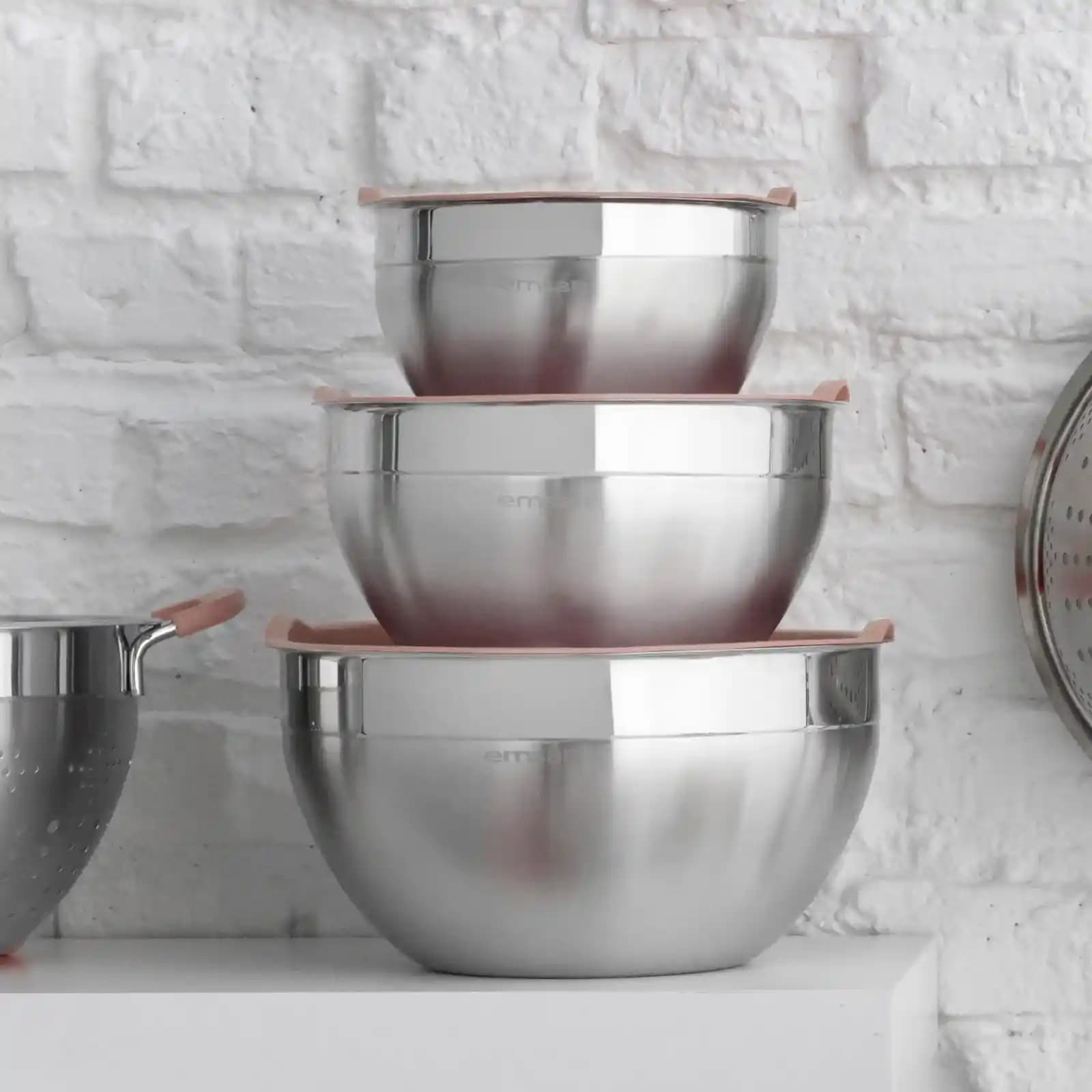 Demir Saklama Kapları ile Dekorasyonda Şıklık ve İşlevselliğin Bütünleştiği Alanlar