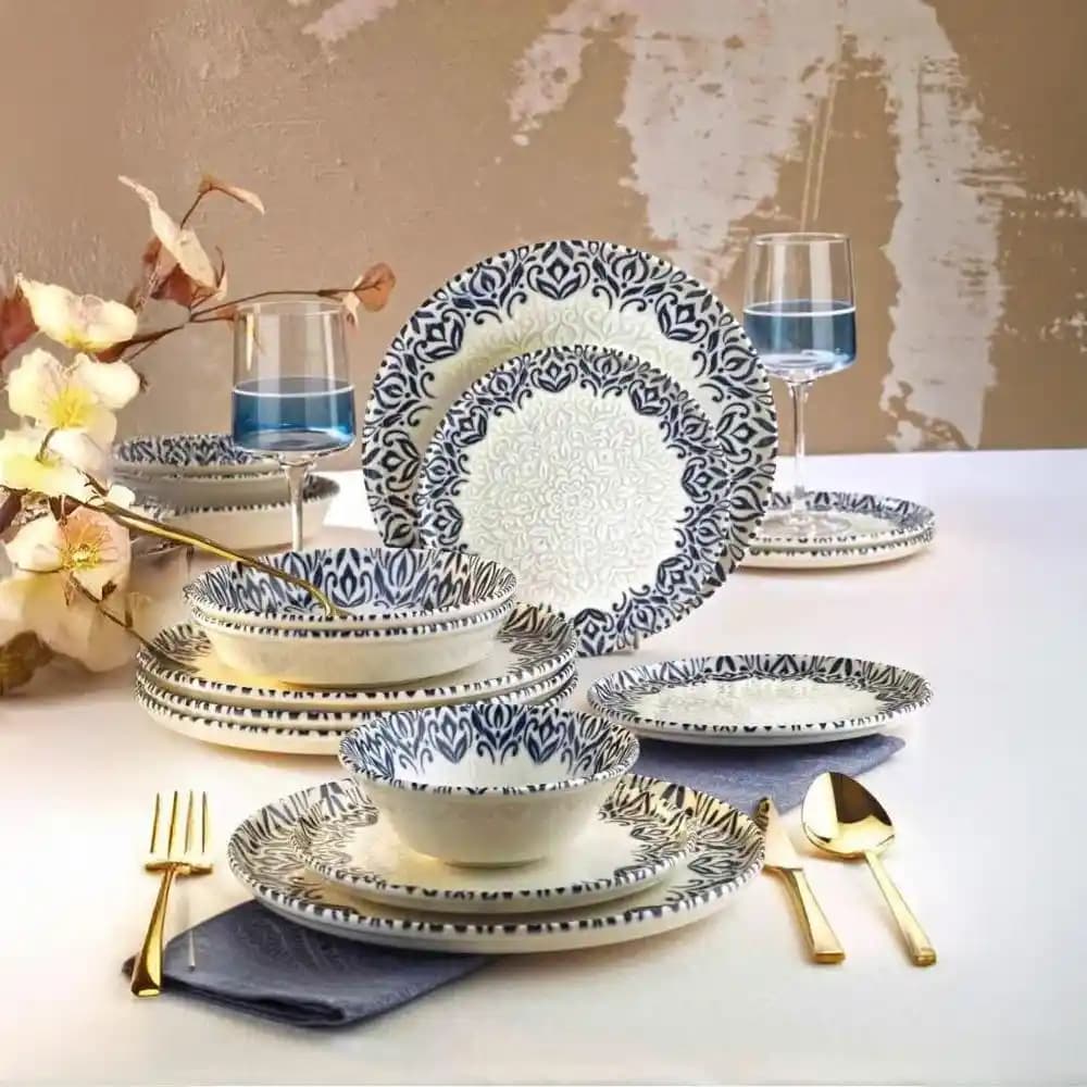 Dik Kenarlı Yemek Takımlarıyla Modern ve Şık Masa Dekorasyonu Nasıl Yapılır