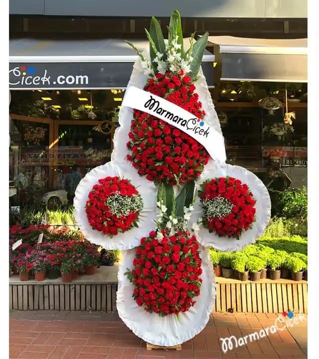 Düğün İçin Çelenk Dekorasyonu: Estetik ve Anlamlı Seçenekler ve Trendler