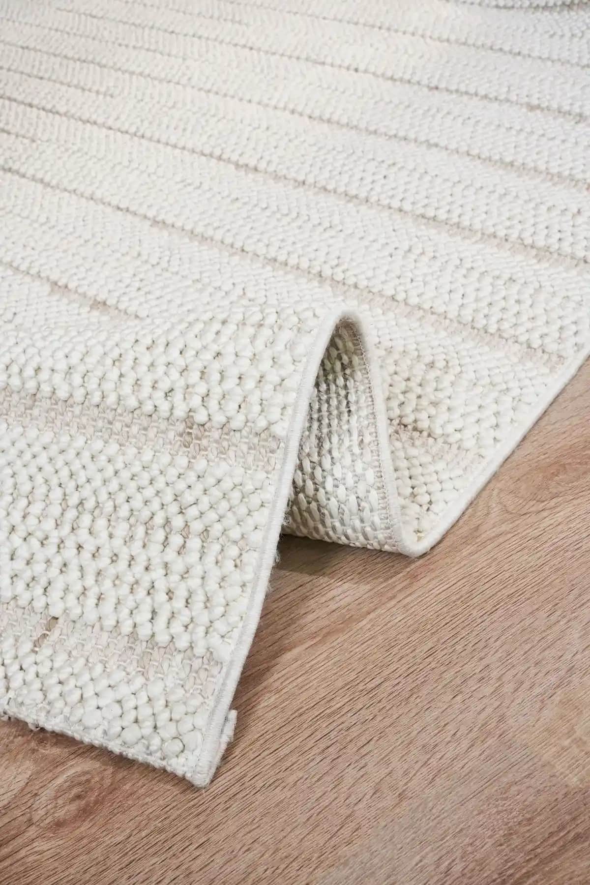 Ekru Halı ile Dekorasyonda Zarif ve Sıcak Bir Atmosfer Yaratma Rehberi