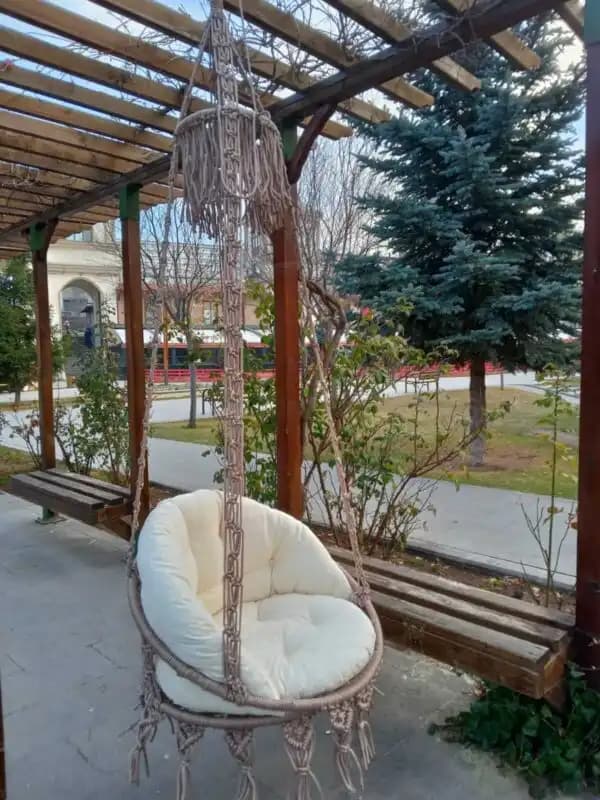 Ev Dekorasyonunu Zenginleştiren Salıncak Modelleri ve Dekoratif Kullanım İpuçları