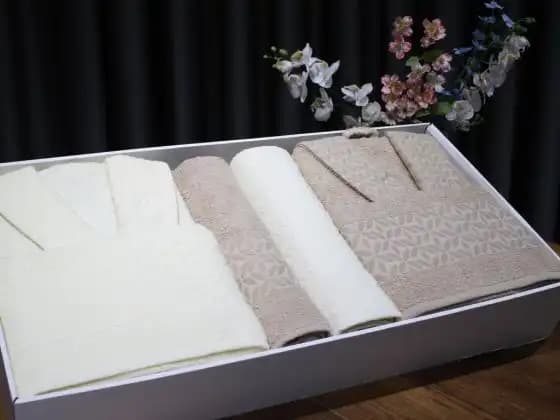 Eva Gold Bornoz Takımlarıyla Ev Dekorasyonunda Şıklık ve Konforun Buluşması