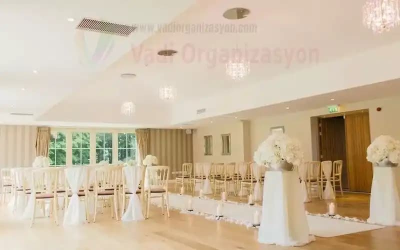 Evde Plastik Sandalye Süsleme Fikirleri ve Pratik Dekorasyon Önerileri